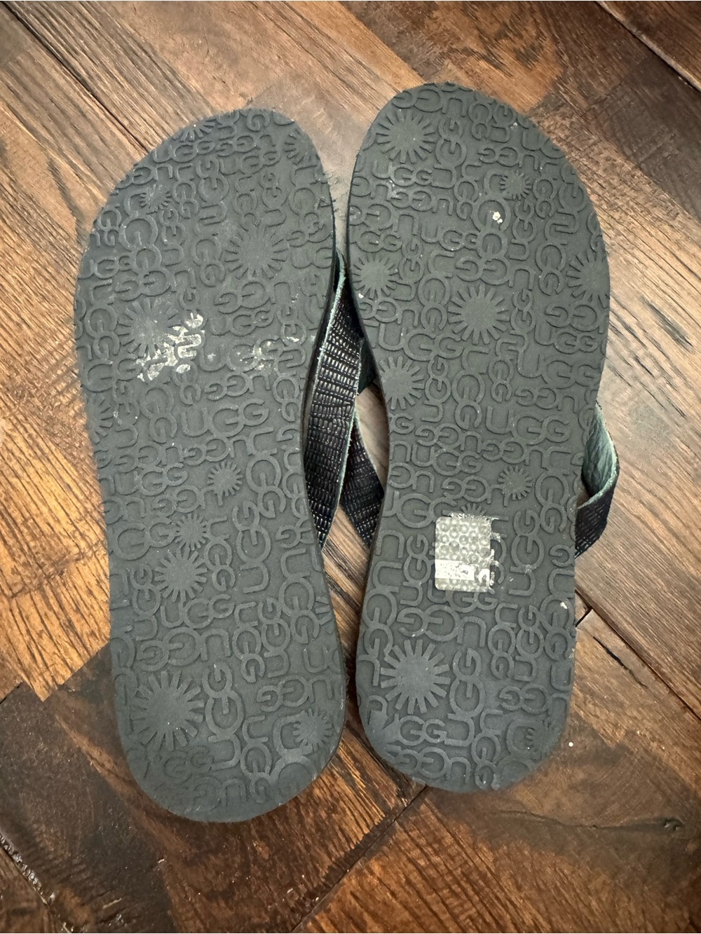 UGG Beige and Black Flip Flop Sandals Duo Size 8 - Picture 8 of 11